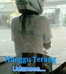meme lucu saat hujan